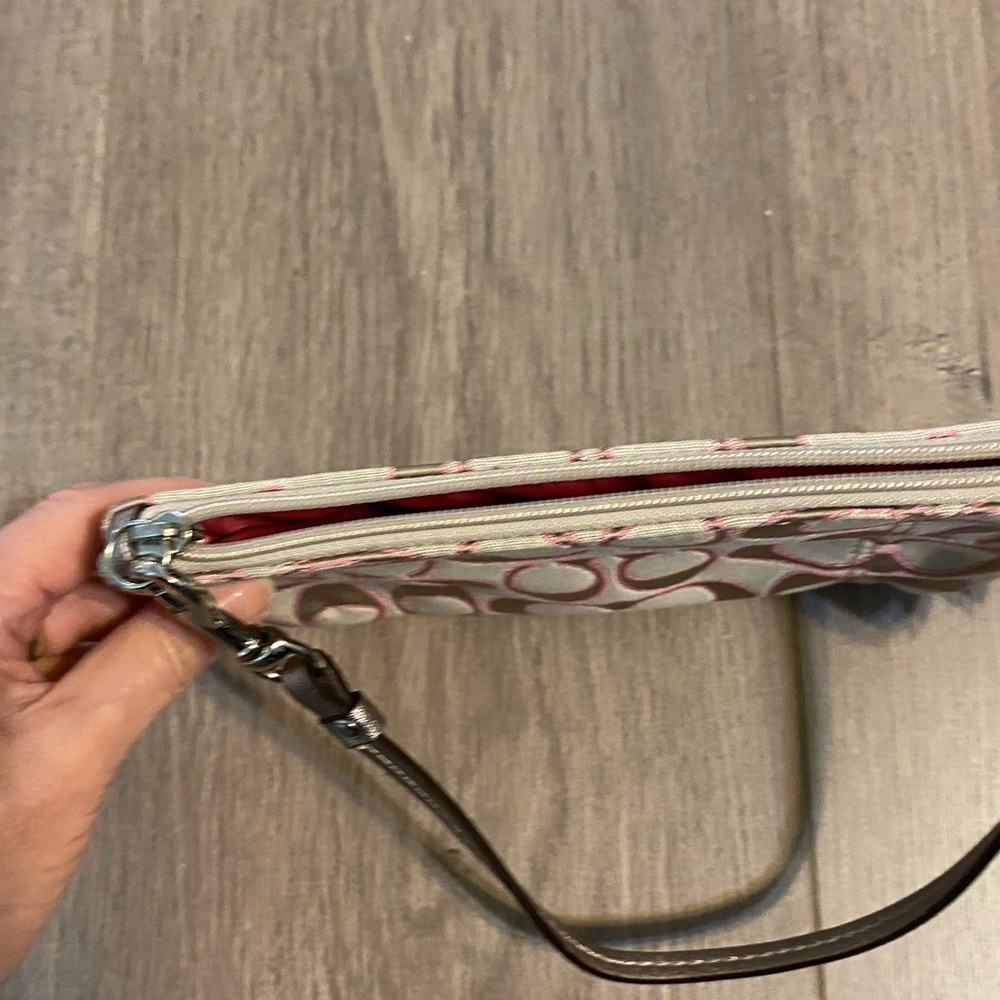 New Coach Daisy Outline Signature C Metallic Medium Wristlet Khaki Gold Silver - Picture 6 of 7